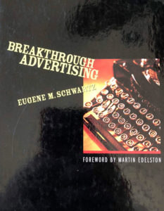 Breakthrough Advertising el mejor libro de copywriting.